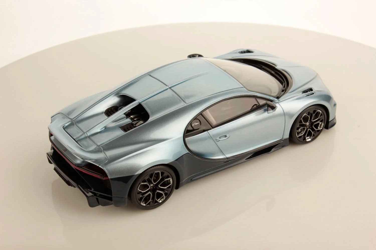Bugatti Chiron Profilée 1:18 Model car - MR Collection - Image 3