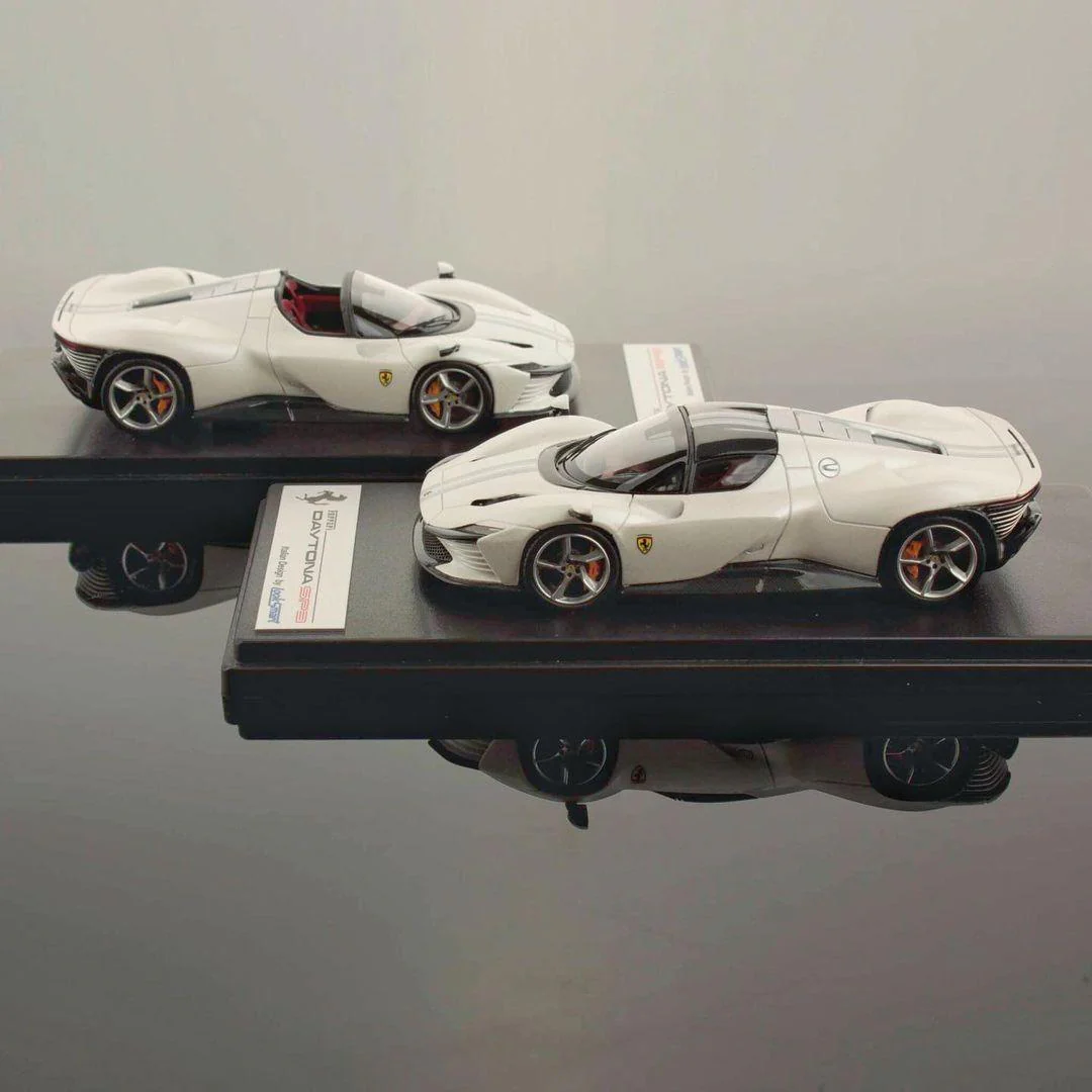 Ferrari Daytona SP3 Scale 1:43 Pearl White - Looksmart - Image 3