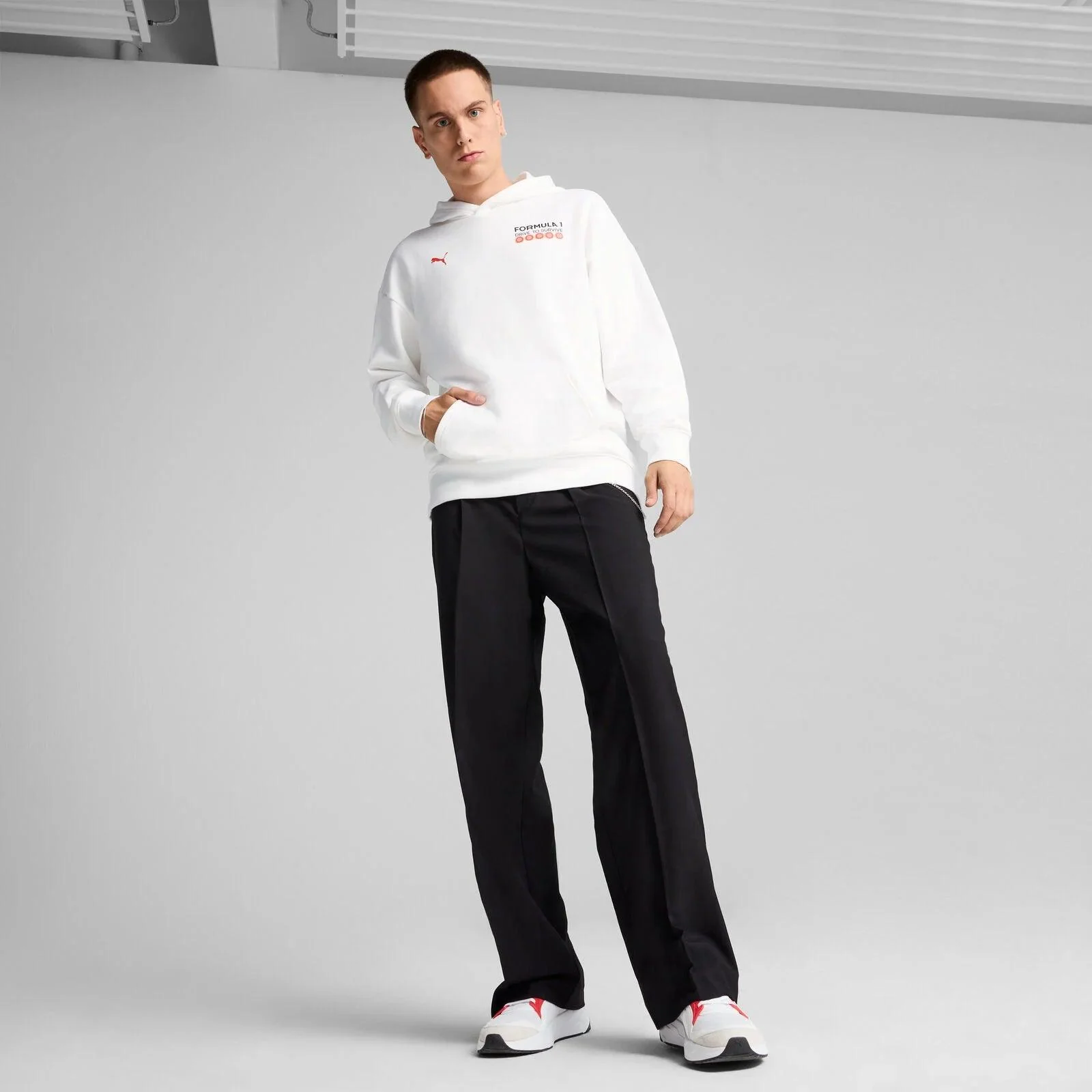 F1 Collection PUMA F1® Drive to survive Relaxed Hoodie - White - Image 6
