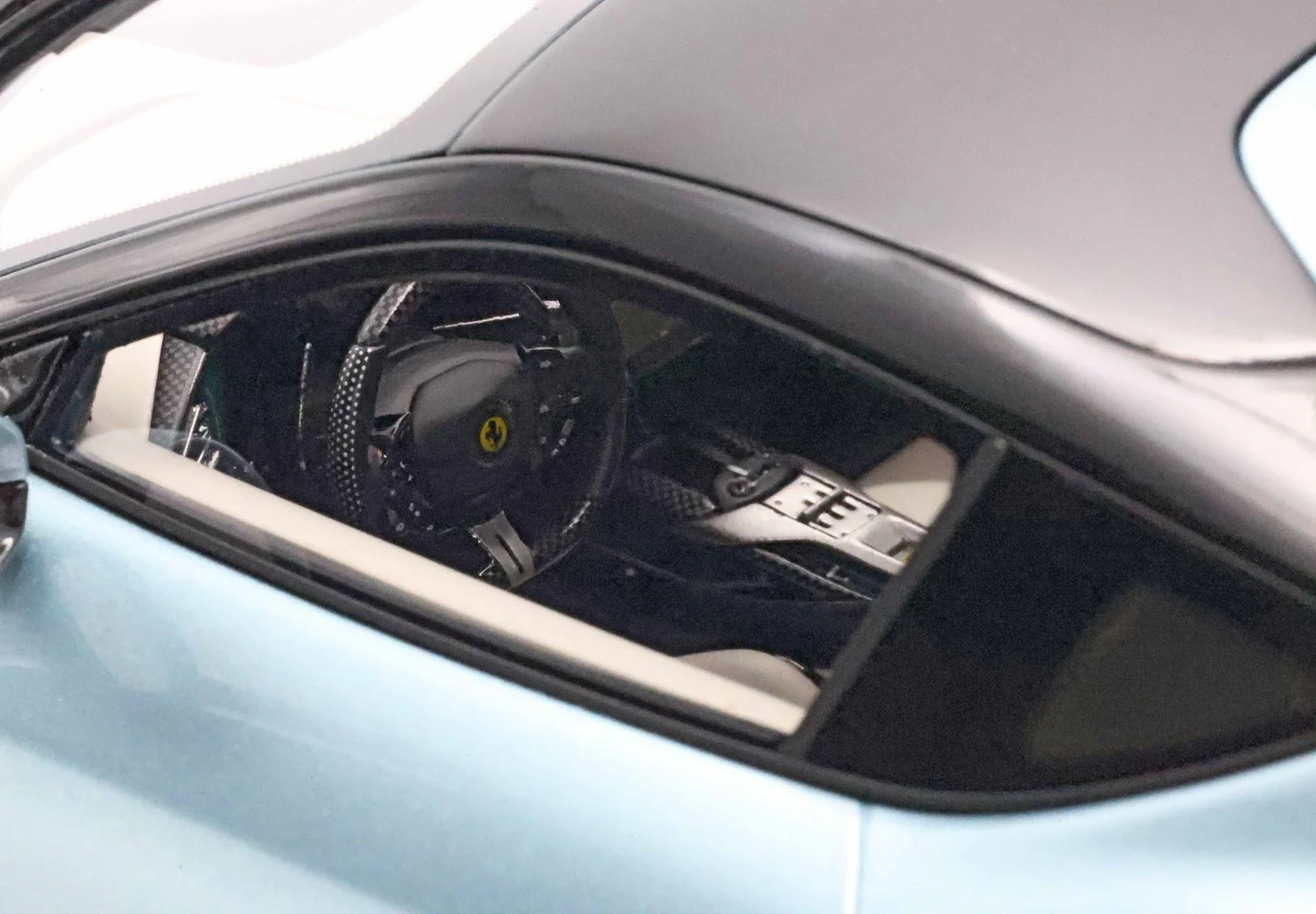 Ferrari 12 Cilindri Panoramic roof Celeste Trevi 1:18 - BBR Model Car - Image 4