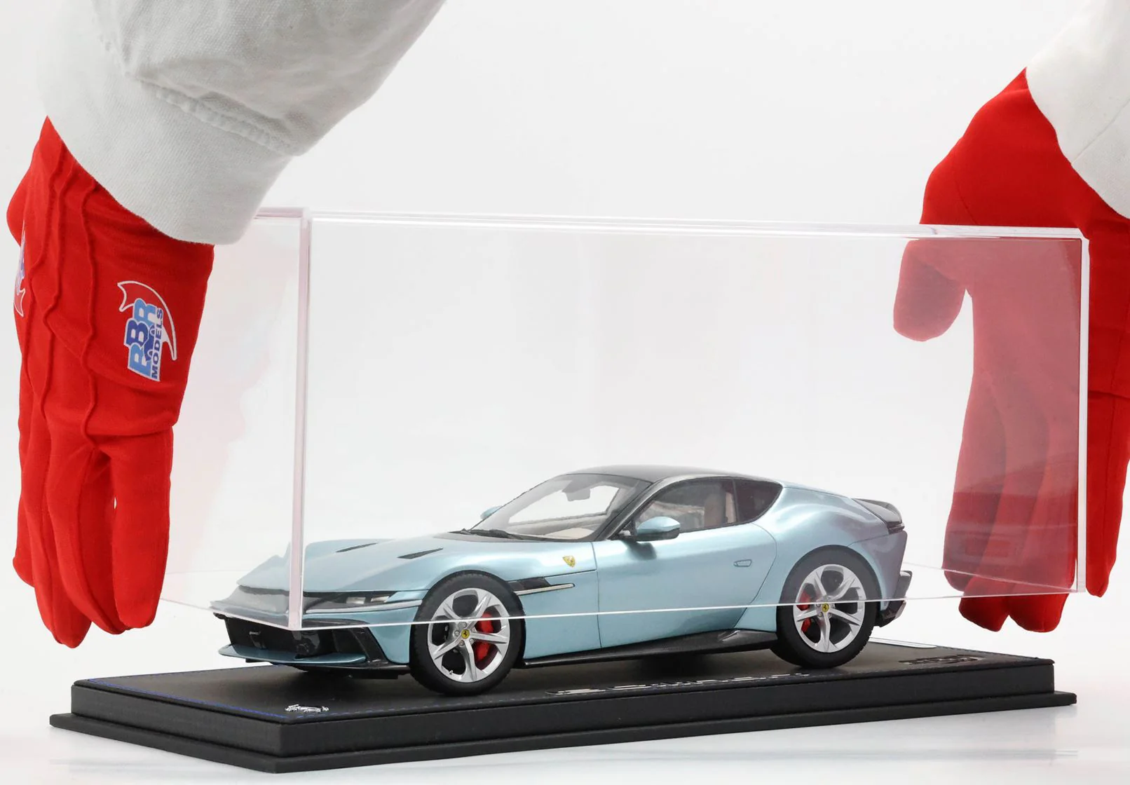 Ferrari 12 Cilindri Panoramic roof Celeste Trevi 1:18 - BBR Model Car - Image 6