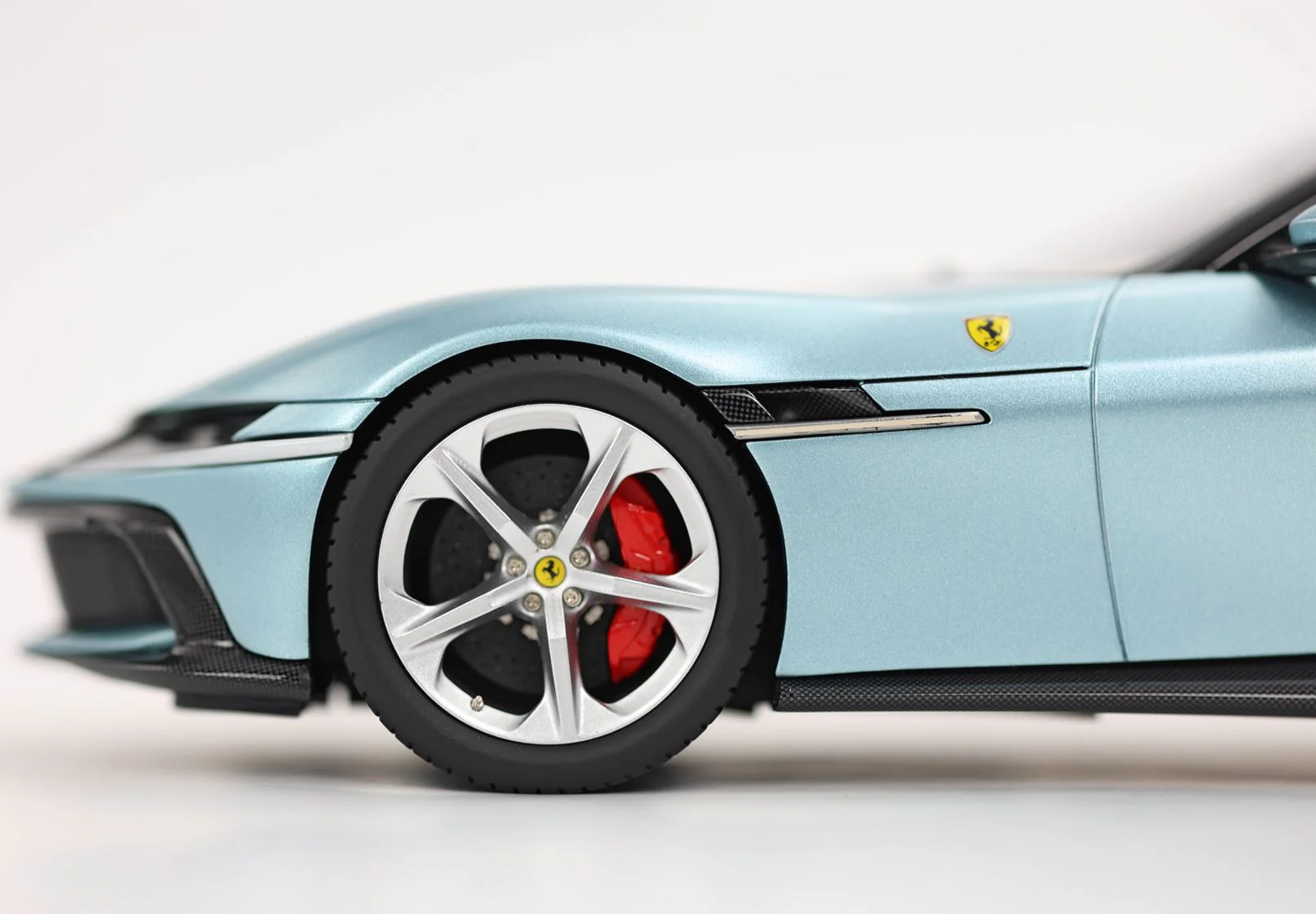 Ferrari 12 Cilindri Panoramic roof Celeste Trevi 1:18 - BBR Model Car - Image 7