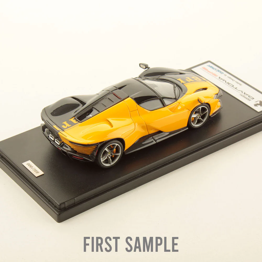 Ferrari Daytona SP3 Closed Roof - Giallo Modena / Shiny Carbon - Looksmart 1:43 Model Car - Image 2