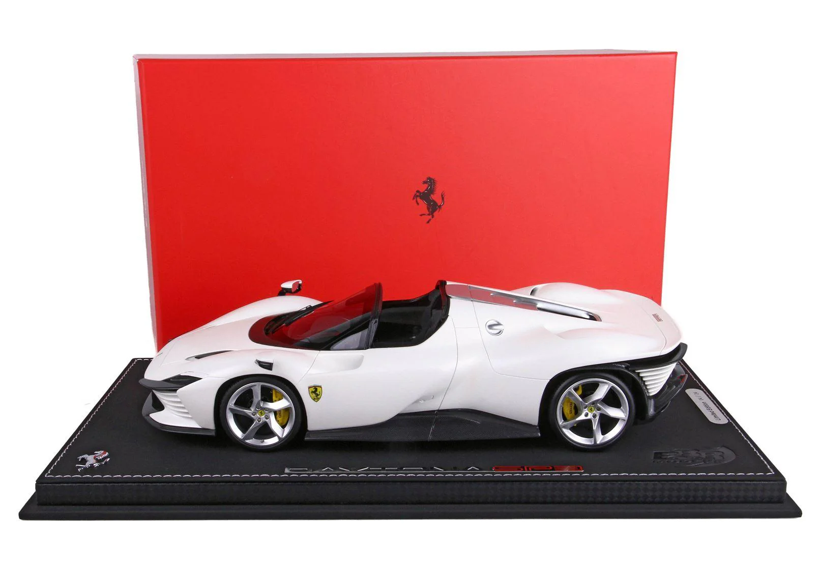 Ferrari Daytona SP3 Icona Metallic Matt Italian White 1:18 - BBR - Image 4