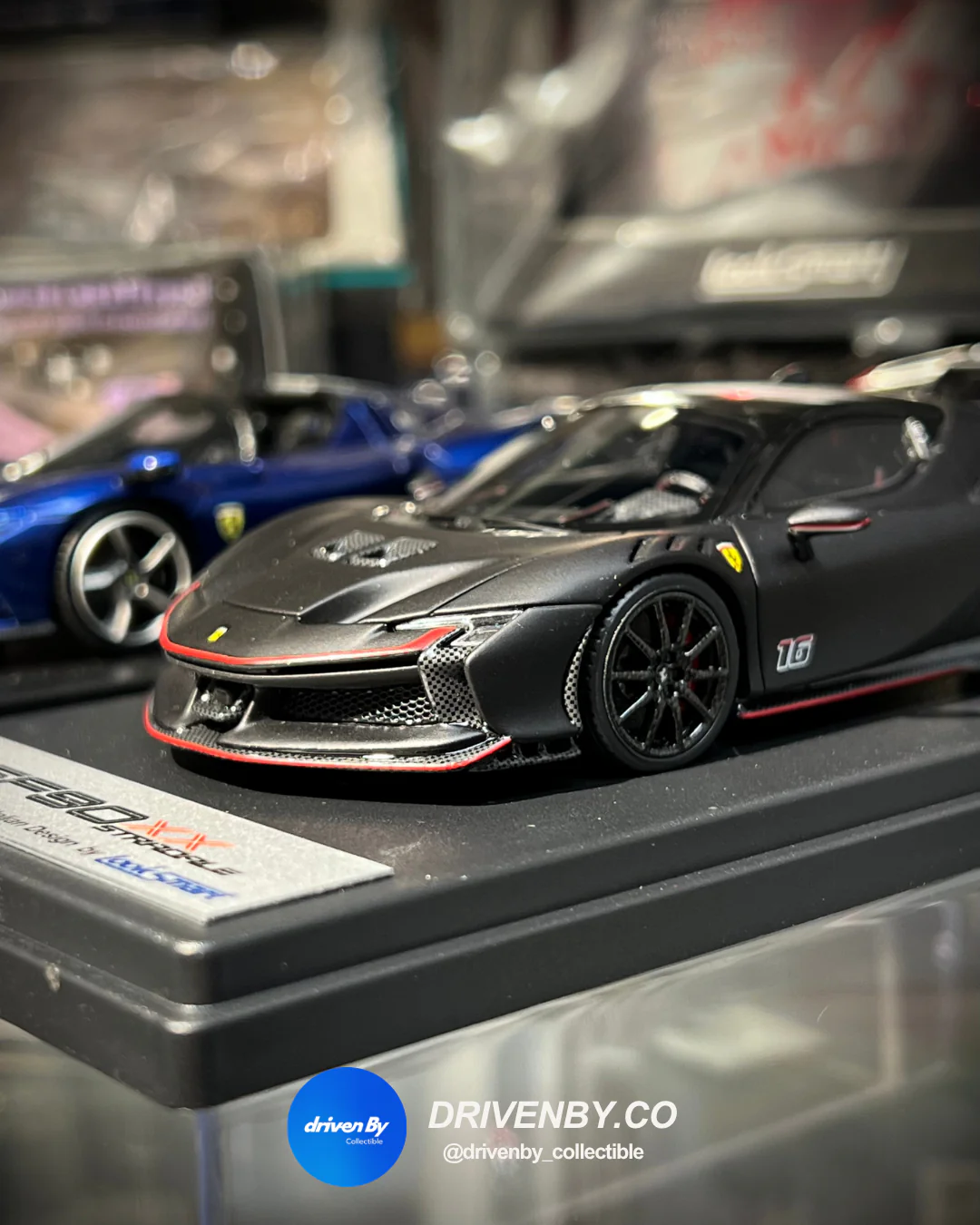 Ferrari SF90 XX Stradale Matt Bl/Shiny BI Roof - 1:43 Looksmart Model Car