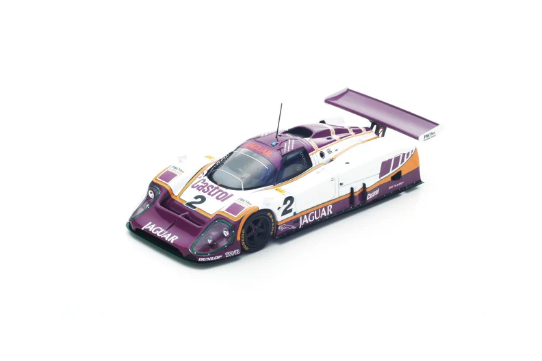 Jaguar XJR-9 No.2 Winner 24H Le Mans 1988 - Spark 1:18 Le Mans Heritage Model
