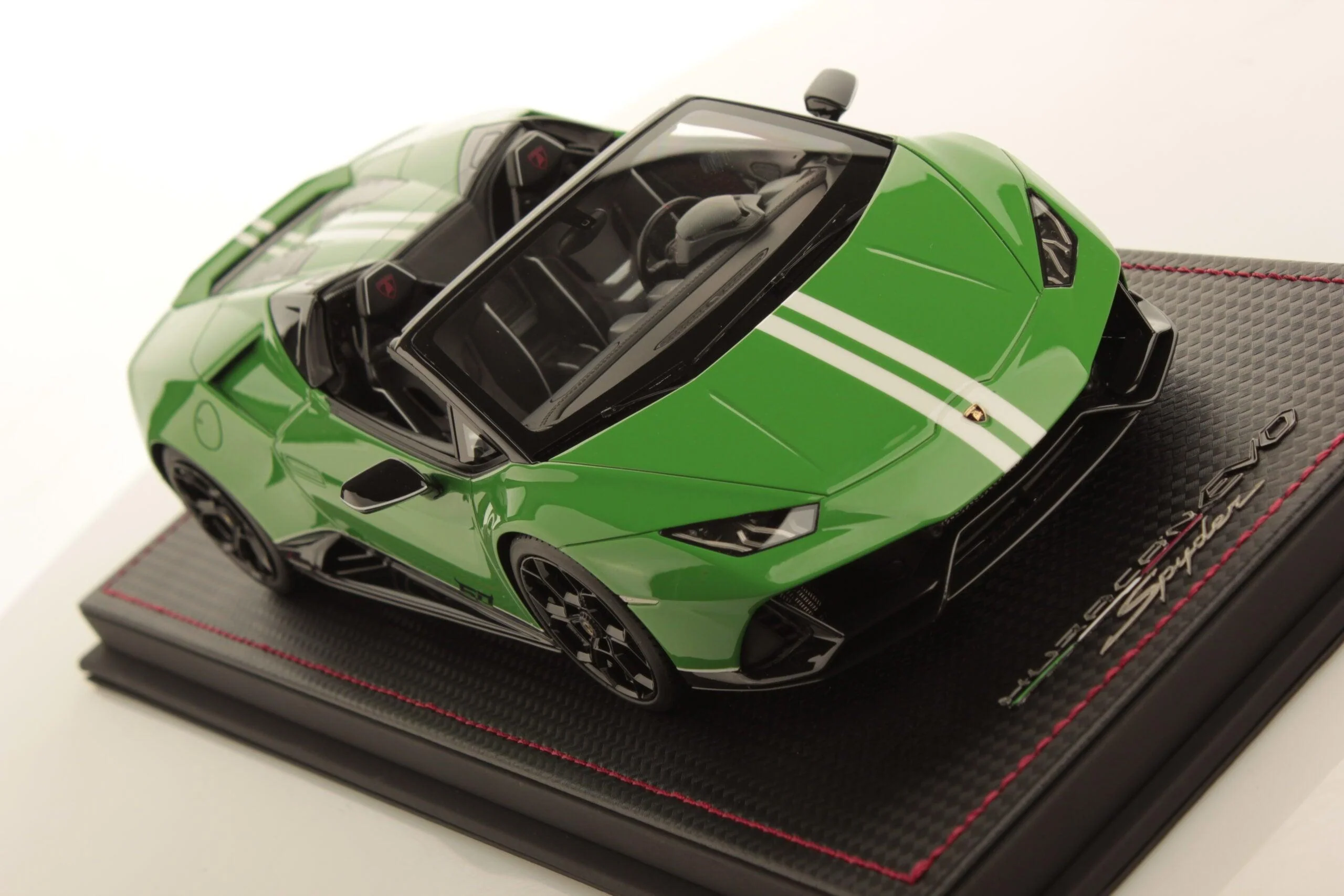 Lamborghini Huracan Evo 60th anniversary Verde Viper 1:18 Model Car -  MR Collection - Image 3