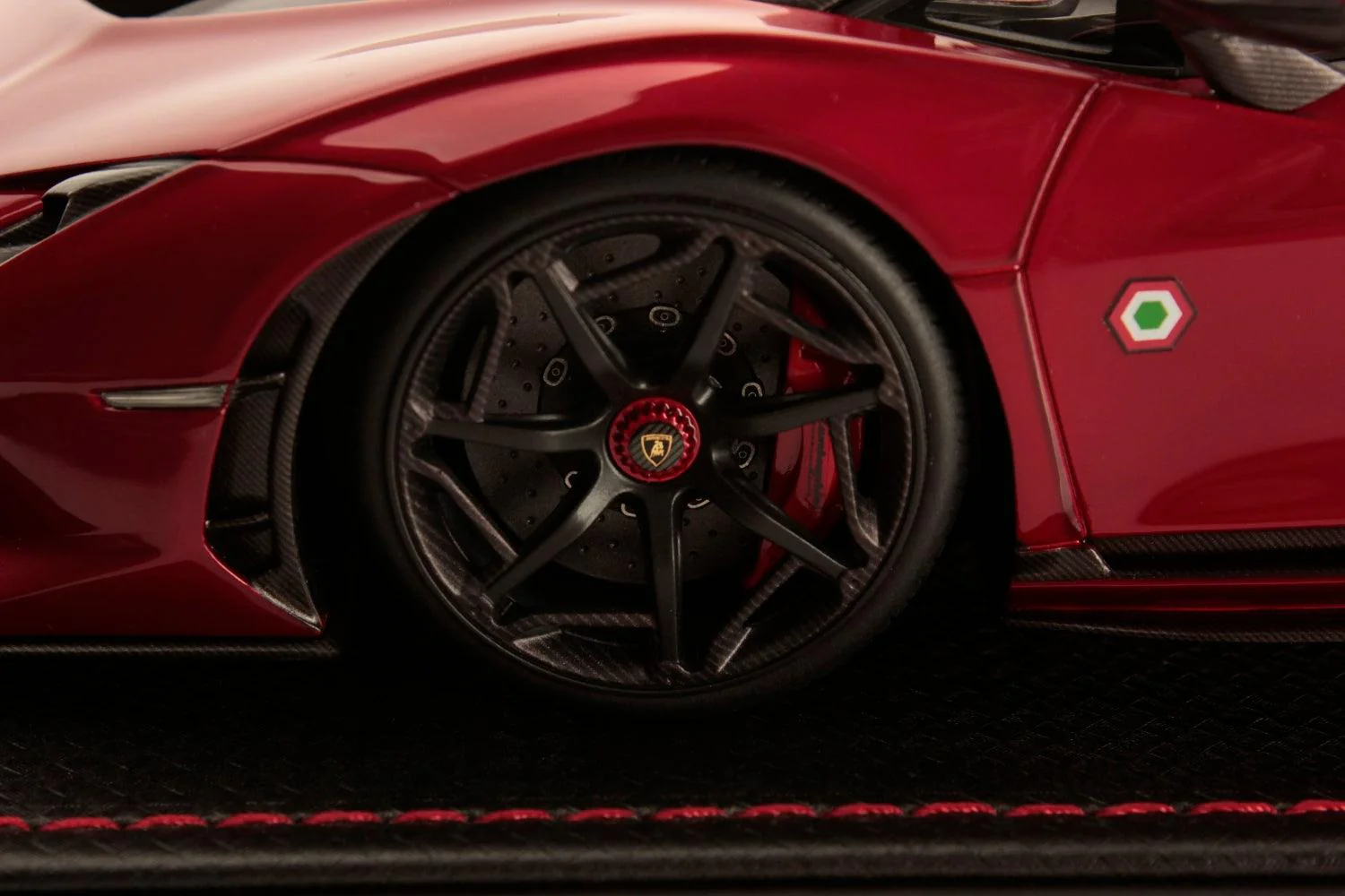 Lamborghini Invencible Scale 1:18 Rosso Efesto- MR Collection - Image 3