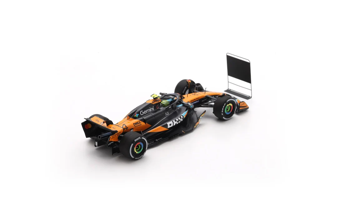 Lando Norris Abu Dhabi GP 2025 F1 World Champion McLaren F1 Team MCL39 Model Car With Pitboard & Champion Board - Spark Model Scale 1:43 & 1:18 - Image 2