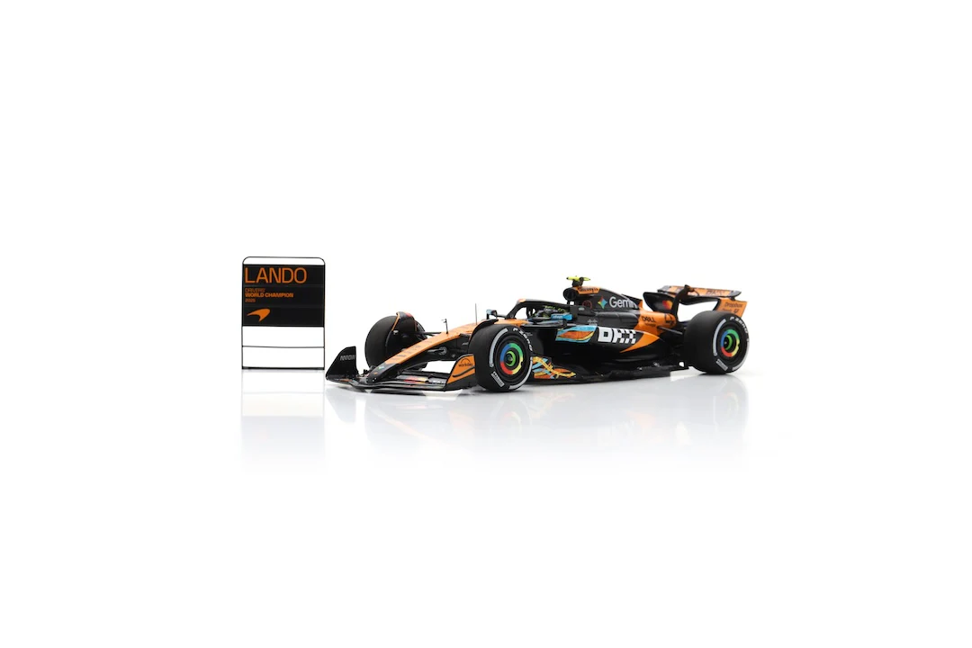 Lando Norris Abu Dhabi GP 2025 F1 World Champion McLaren F1 Team MCL39 Model Car With Pitboard & Champion Board - Spark Model Scale 1:43 & 1:18 - Image 4