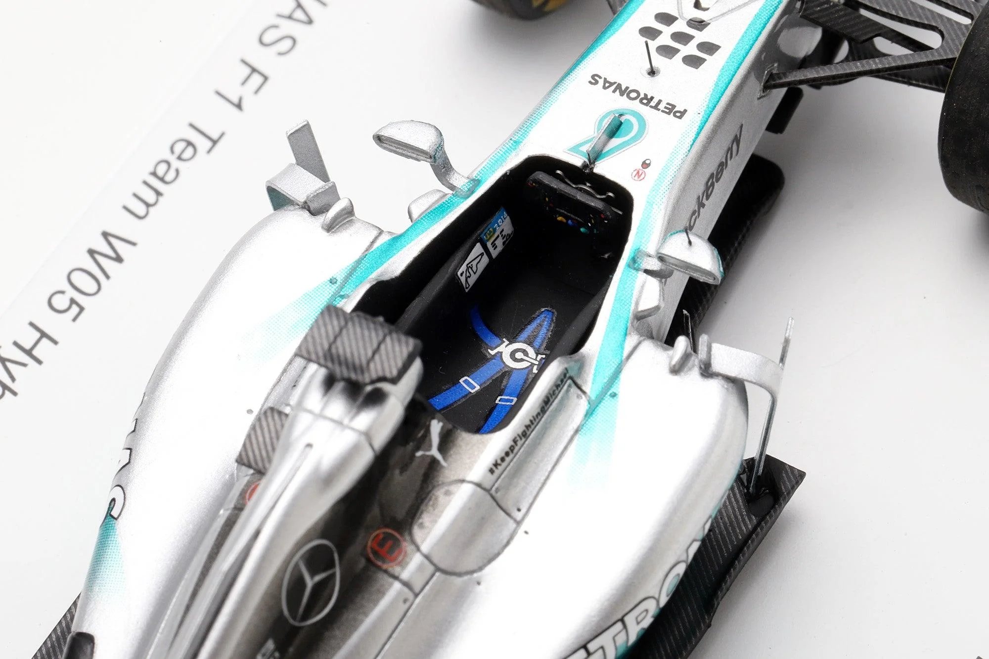 Lewis Hamilton Abu Dhabi GP 2014 World Champion Mercedes F1 W05 (With Pit Board & Figurine ) Model Car - Spark Model - Image 3