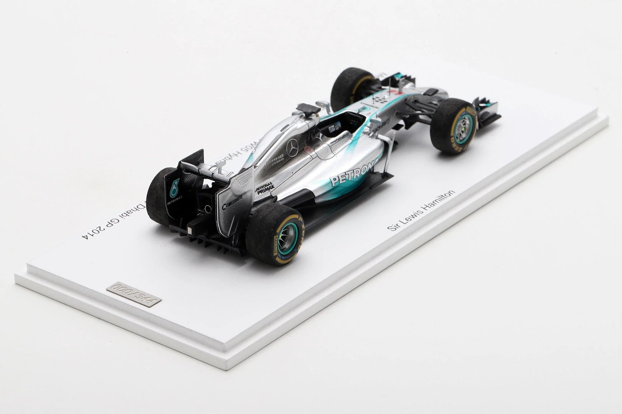 Lewis Hamilton Abu Dhabi GP 2014 World Champion Mercedes F1 W05 (With Pit Board & Figurine ) Model Car - Spark Model - Image 5