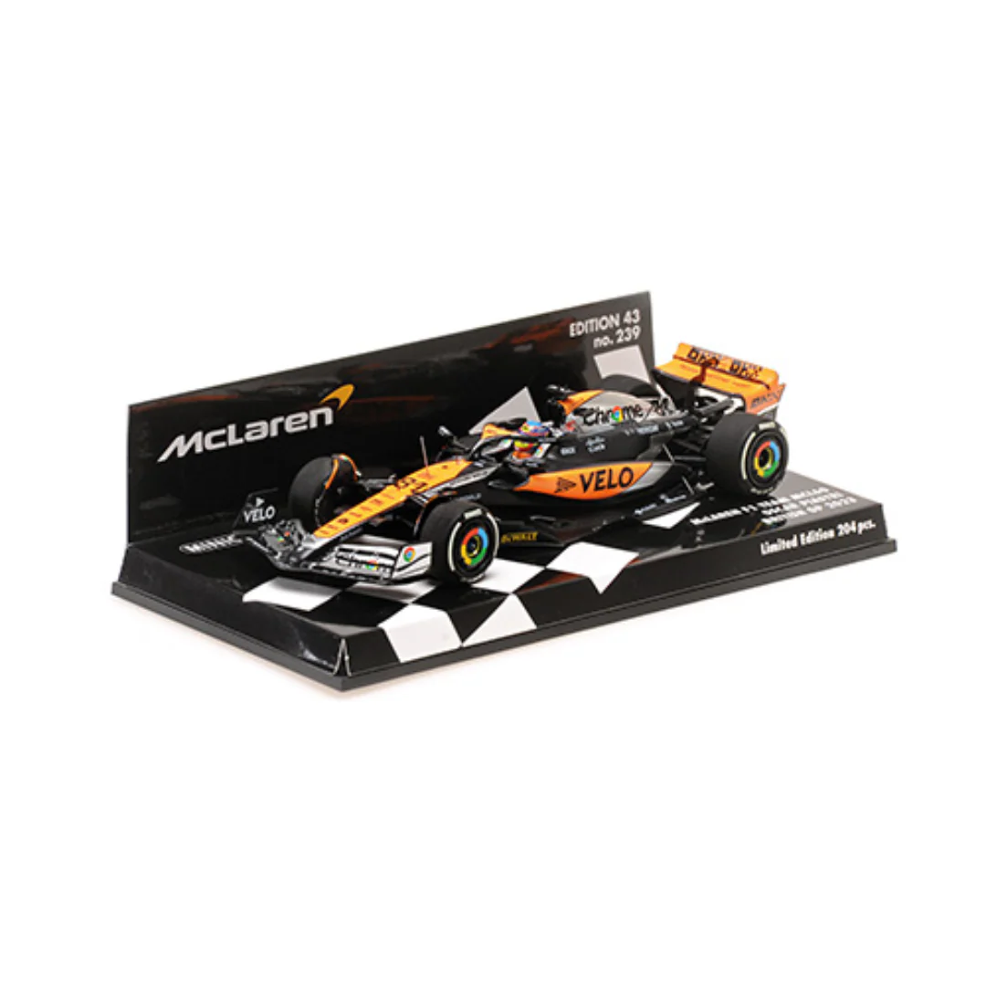 McLaren MCL60 | British GP 2023 Chrome Livery Model Car Oscar Piastri - Minichamps - Image 3