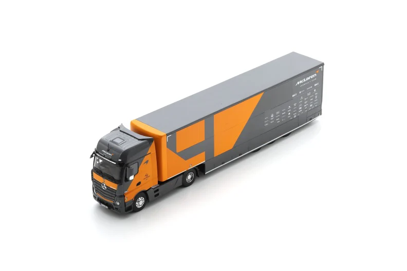 Mercedes Actros Truck McLaren F1 team Lando Norris & Oscar Piastri - Spark Model - Image 2