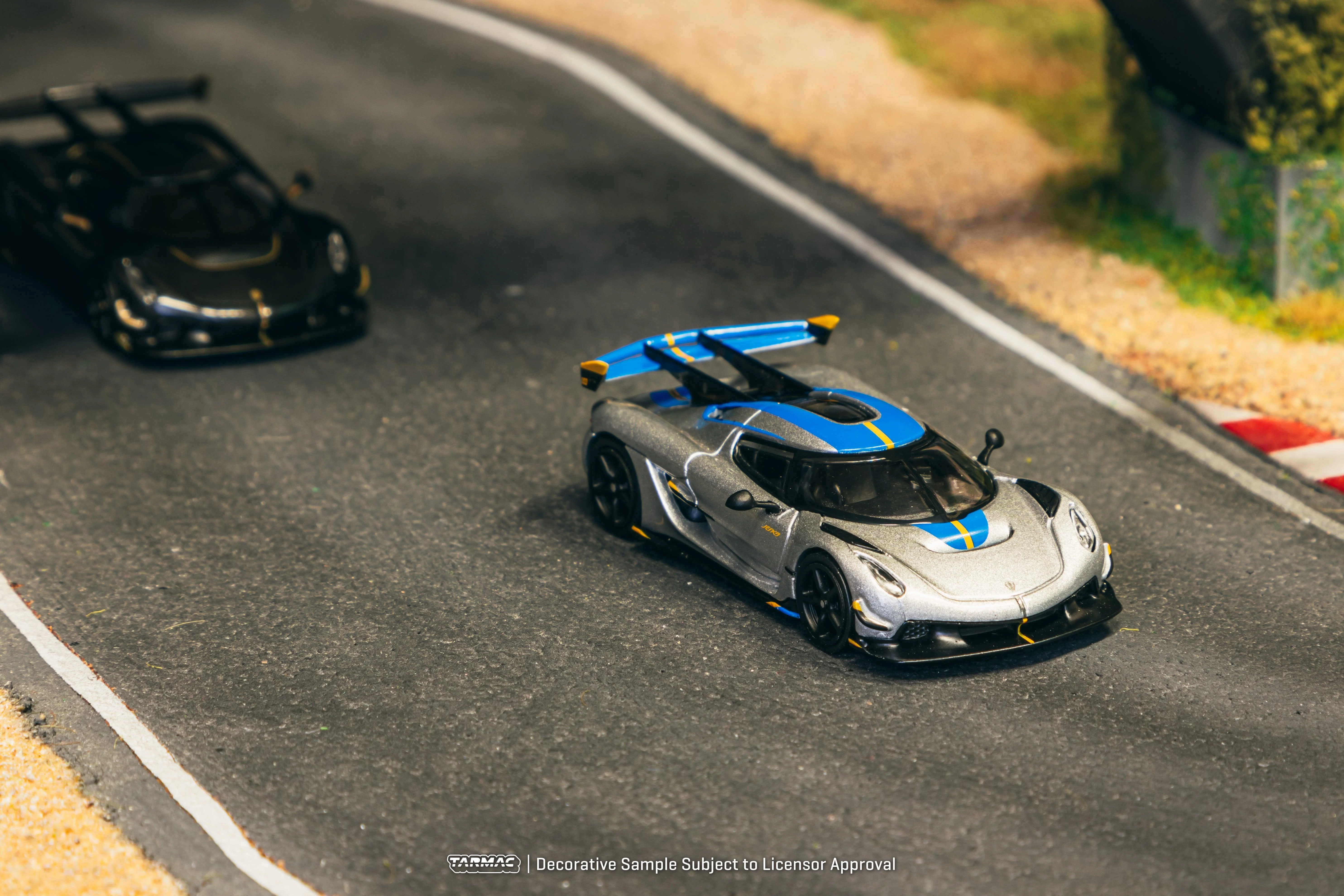 Scale 1/64 - Koenigsegg Jesko Attack Silver - Tarmac Works - Image 3