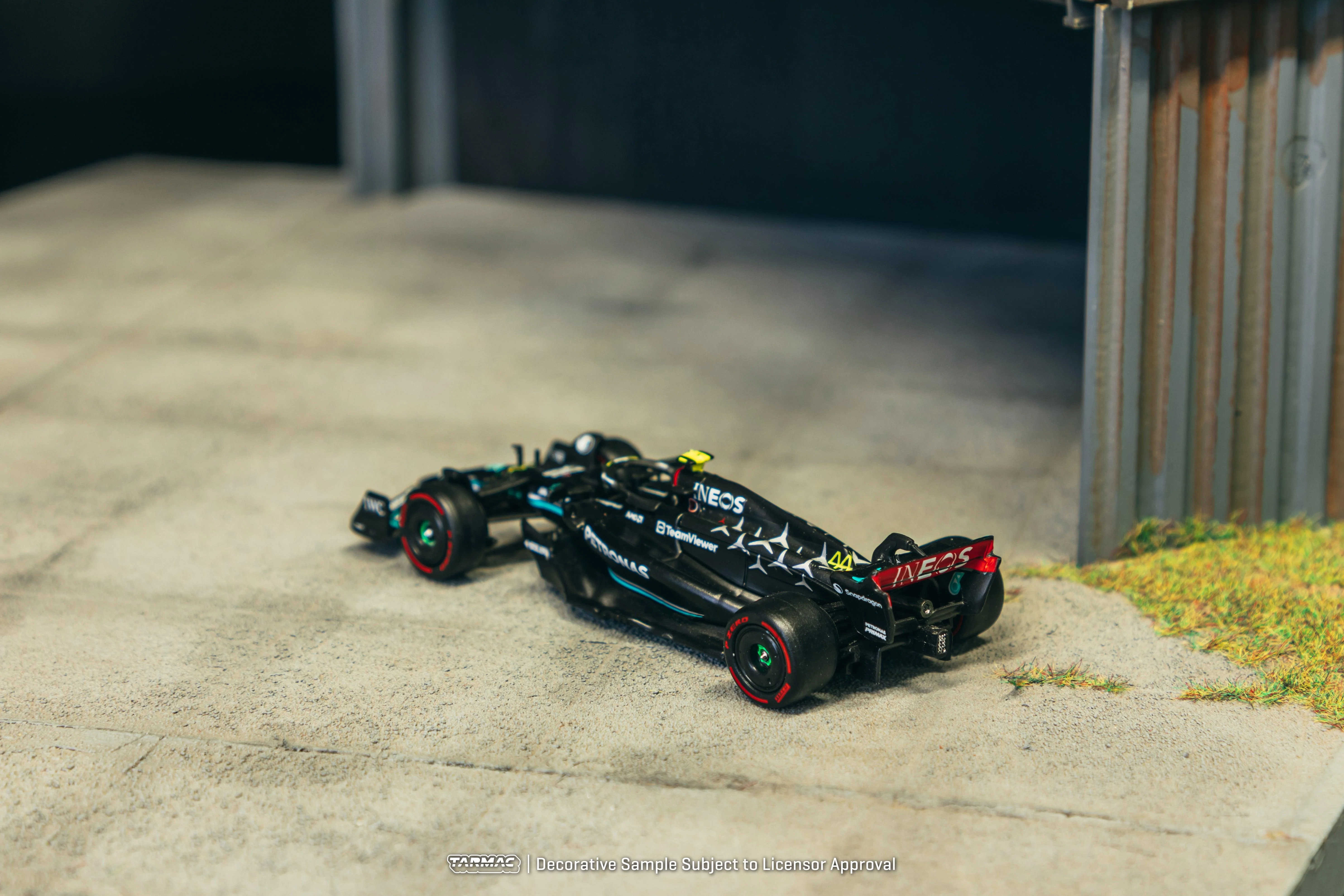 Scale 1:64 - Lewis Hamilton Mercedes-AMG F1 W14 E Performance Hungarian Grand Prix 2023 Pole Position - Tarmac Works - Image 4