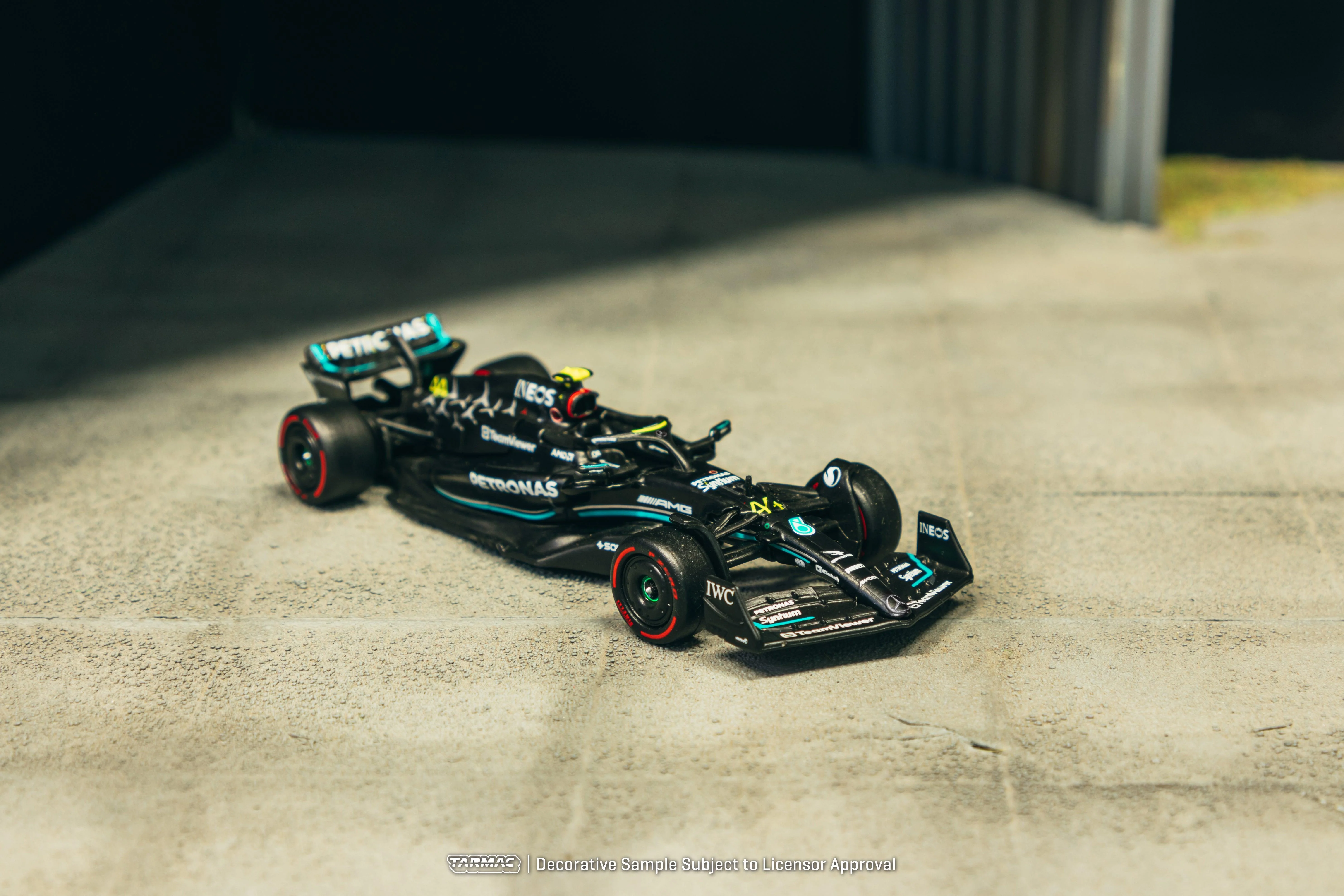 Scale 1:64 - Lewis Hamilton Mercedes-AMG F1 W14 E Performance Hungarian Grand Prix 2023 Pole Position - Tarmac Works - Image 5
