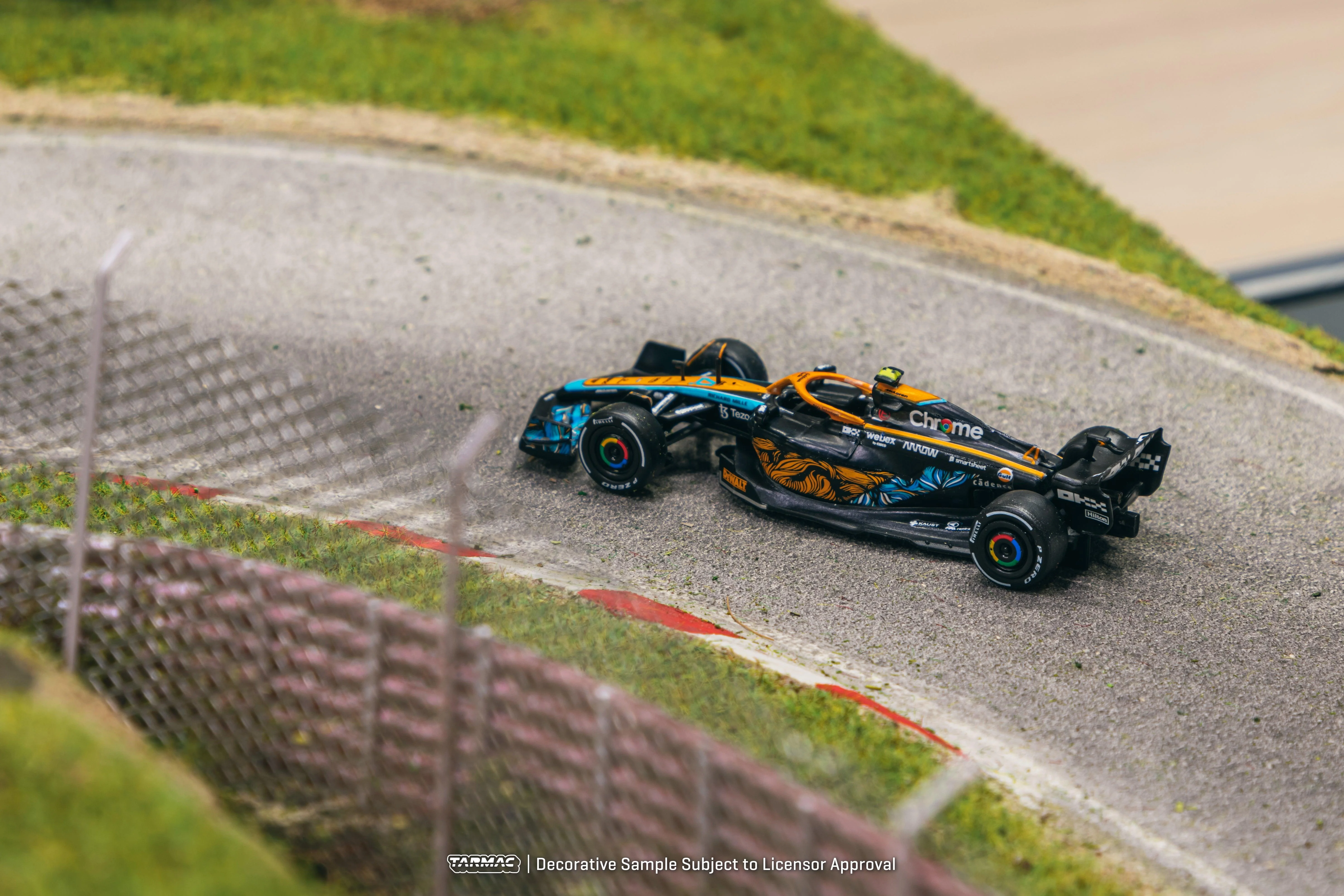 Scale 1:64 - McLaren MCL36 Abu Dhabi Grand Prix 2022 Lando Norris - Tarmac Works - Image 3