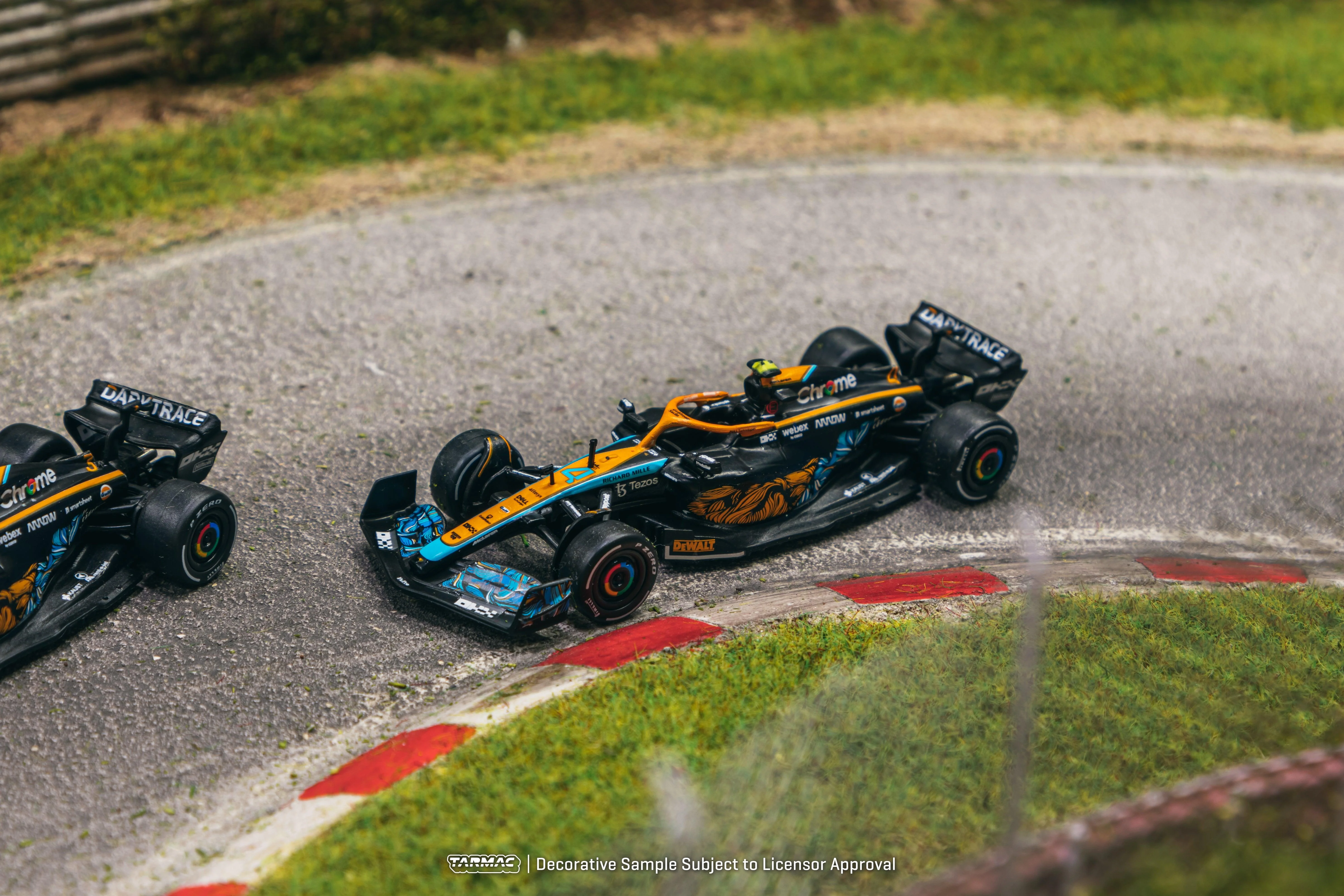 Scale 1:64 - McLaren MCL36 Abu Dhabi Grand Prix 2022 Lando Norris - Tarmac Works - Image 4