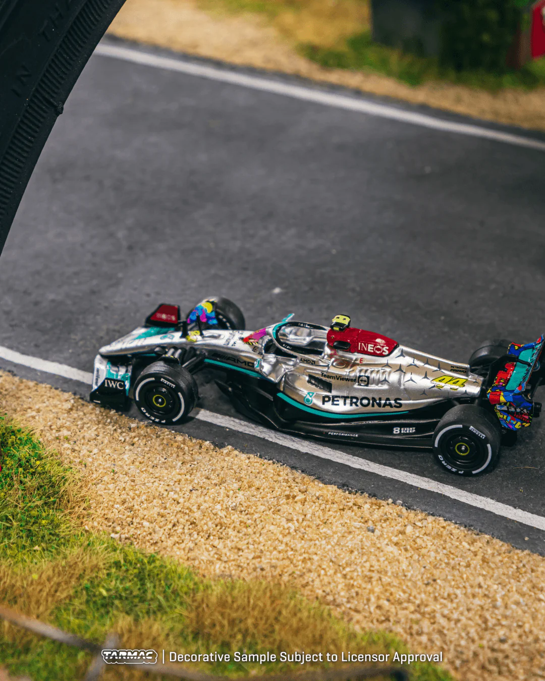 Scale 1/64 - Mercedes-AMG F1 W13 E Performance 2022 Miami GP Lewis Hamilton - Image 4