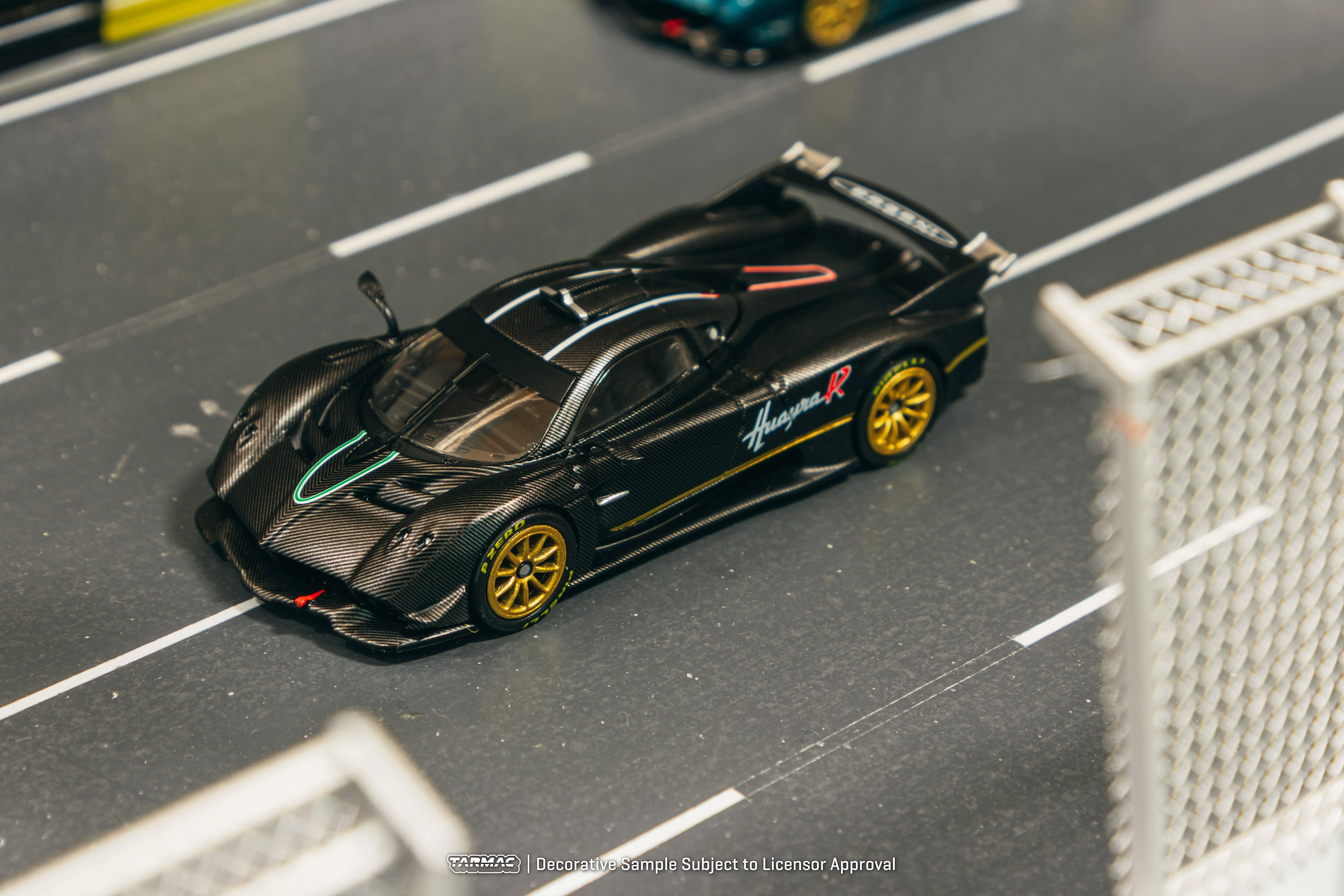 Scale 1/64 - Pagani Huayra R Matt Black Carbon Fiber - Tarmac Works - Image 2