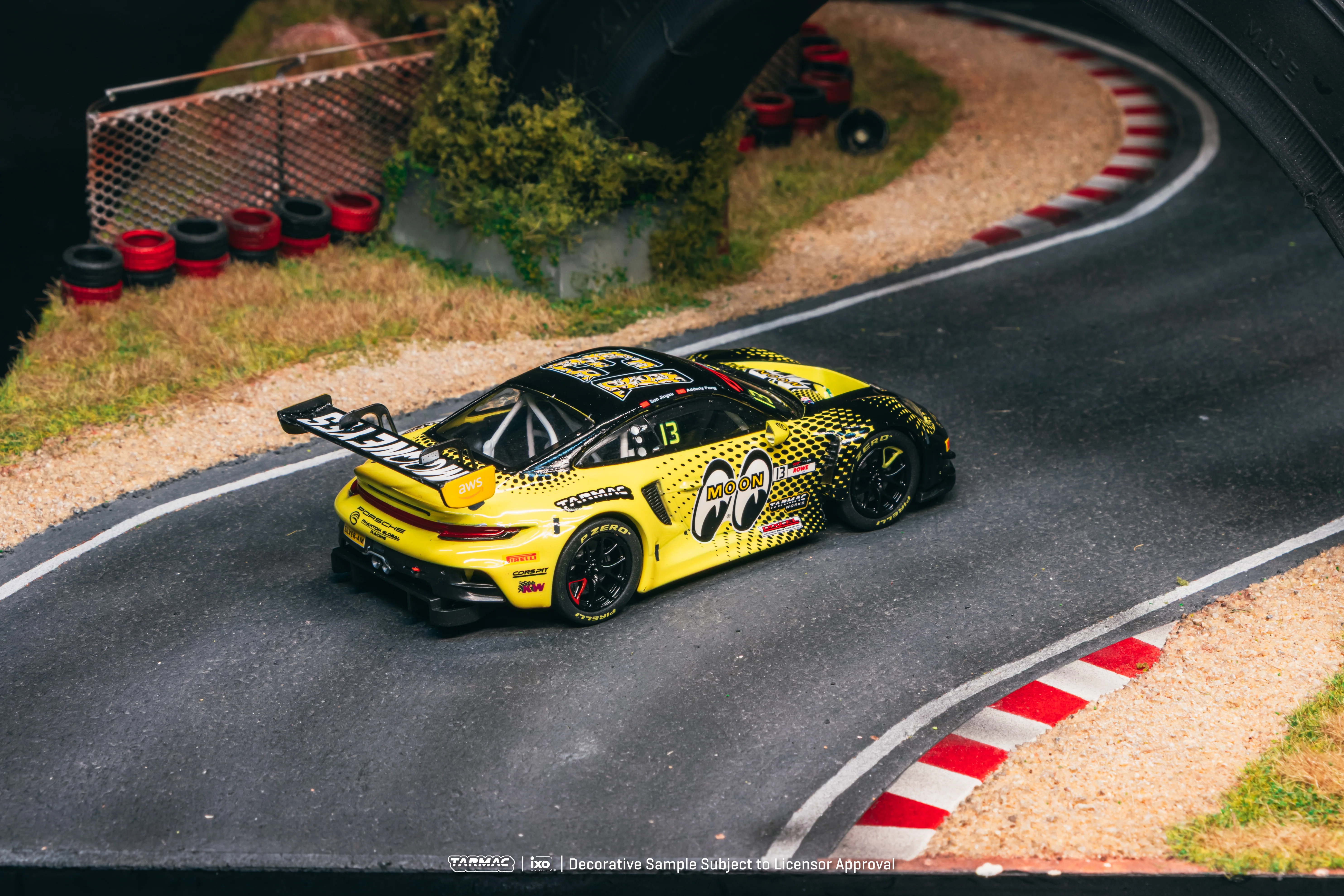 Scale 1:64 Porsche 911 GT3 R GT World Challenge Asia 2025 Phantom Global Racing - Tarmac Works - Image 4