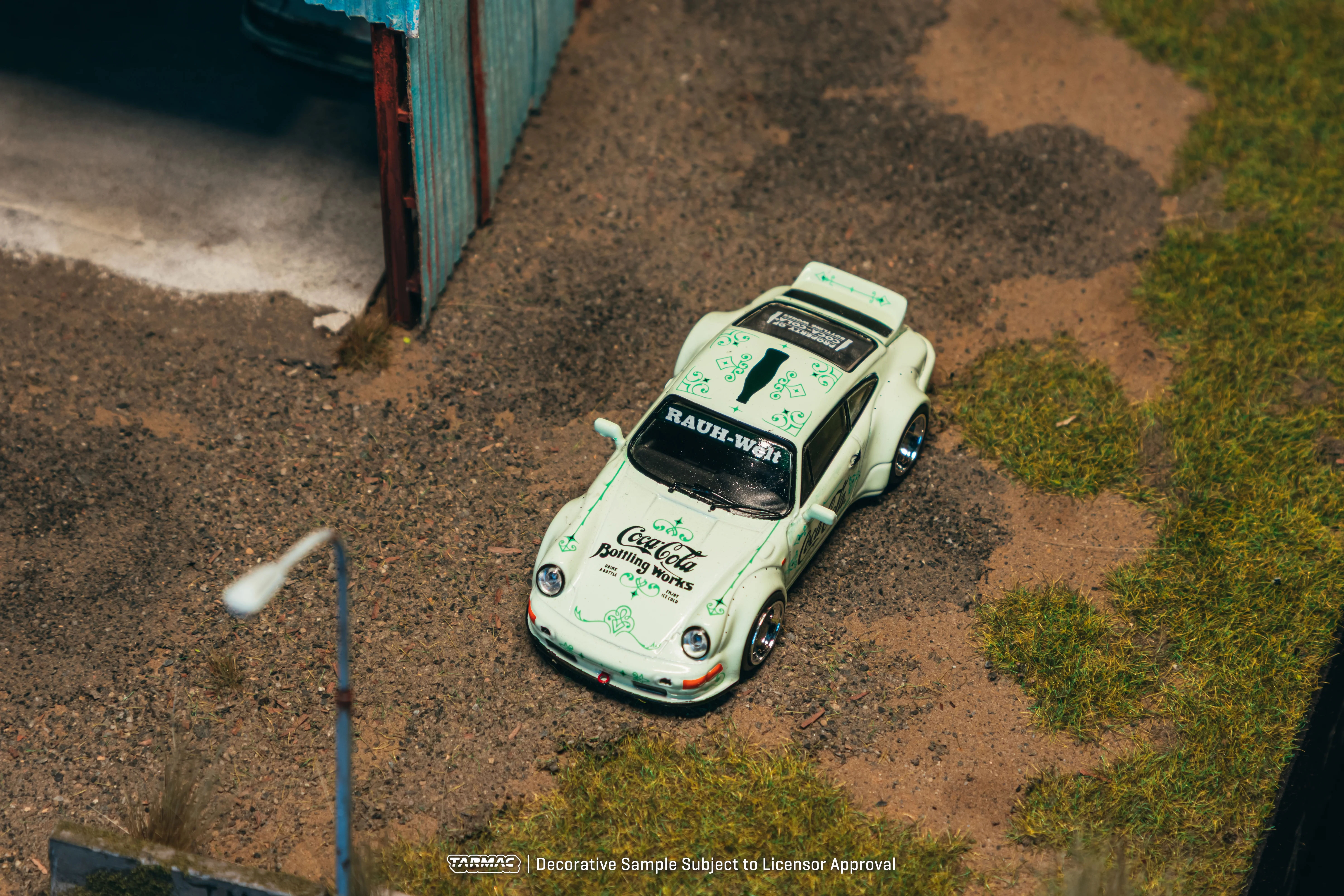 Scale 1:64 RWB 964 Coca-Cola - Tarmac Works - Image 4