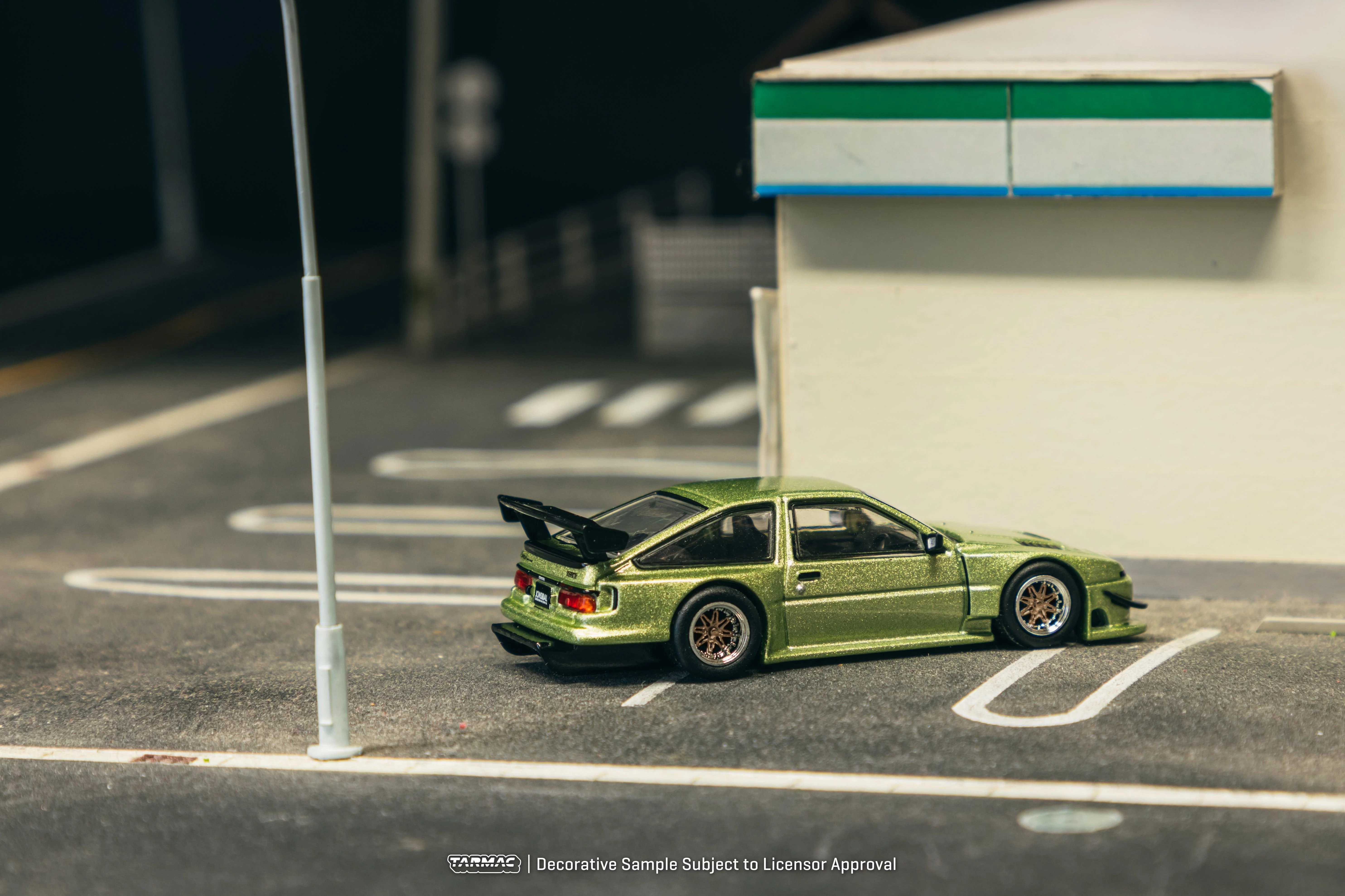 Scale 1/64 - Toyota Sprinter Trueno AE86 Widebody Green - Tarmac Works - Image 4